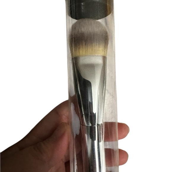 IT Cosmetics Airbrush Flawless Foundation Brush KER90W Bundle IT Makeup Bag New - Picture 10 of 14